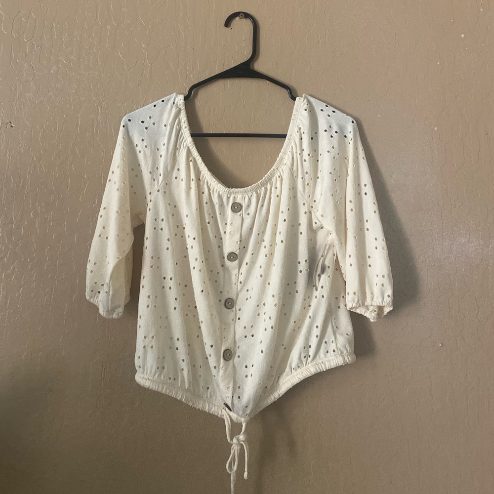 Cute white blouse!